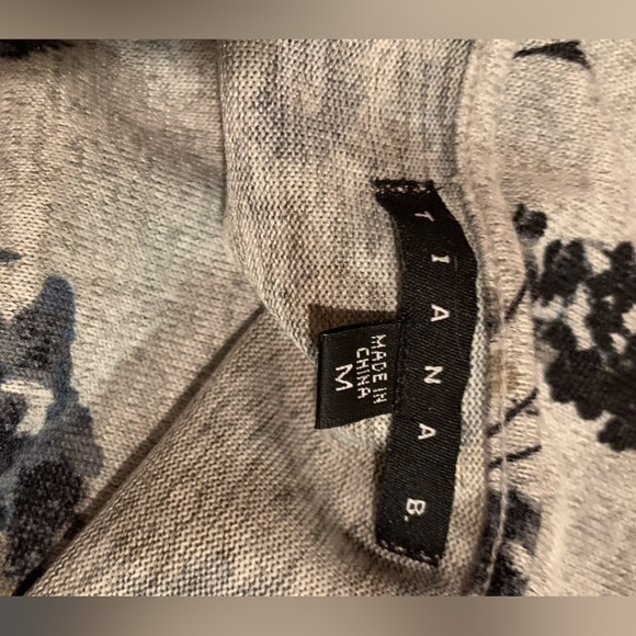 Tiana B bell sleeve dress size medium EUC ❤️ bundle 2 for $30 - Picture 4 of 4